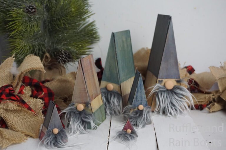 20+ Beautiful Christmas Crafts To Sell At Bazaars & Fairs