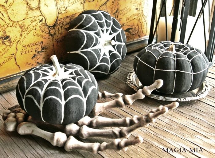 spider mini pumpkin design