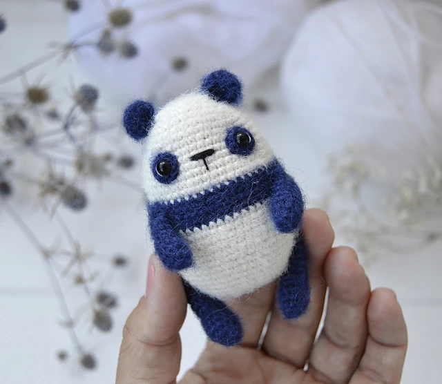 free mini panda crochet pattern